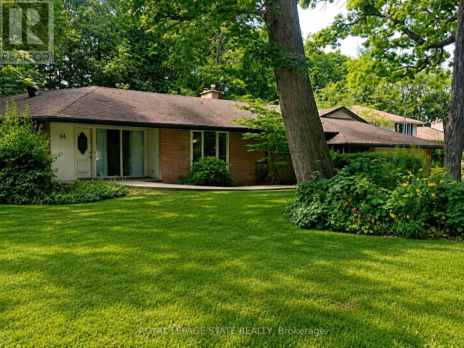 44 COLQUHOUN CRESCENT