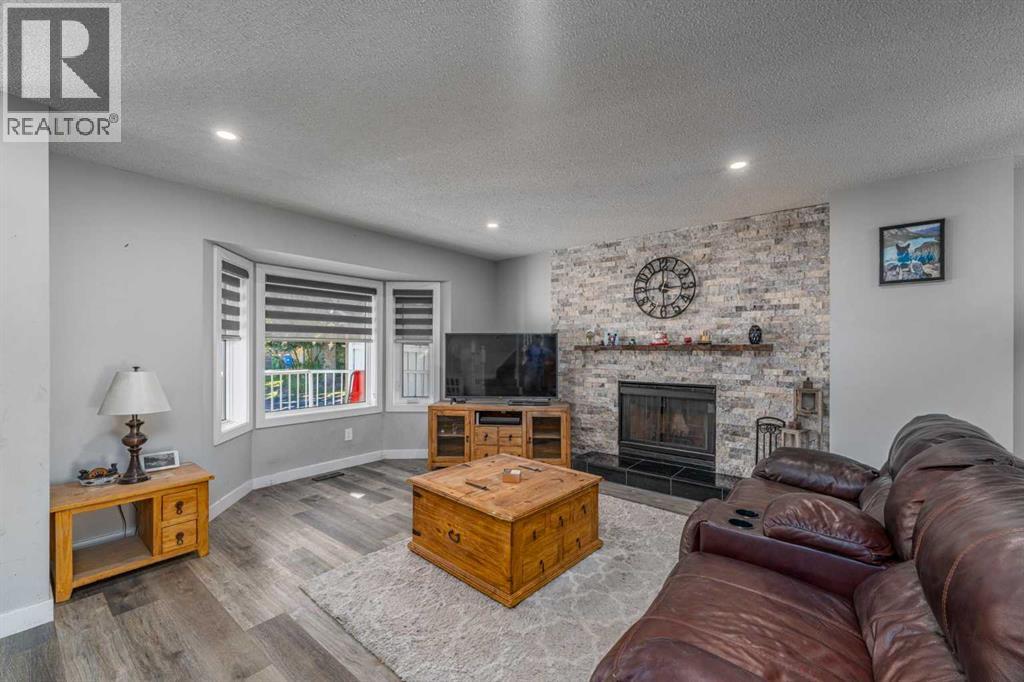 135 Sandarac Place NW
