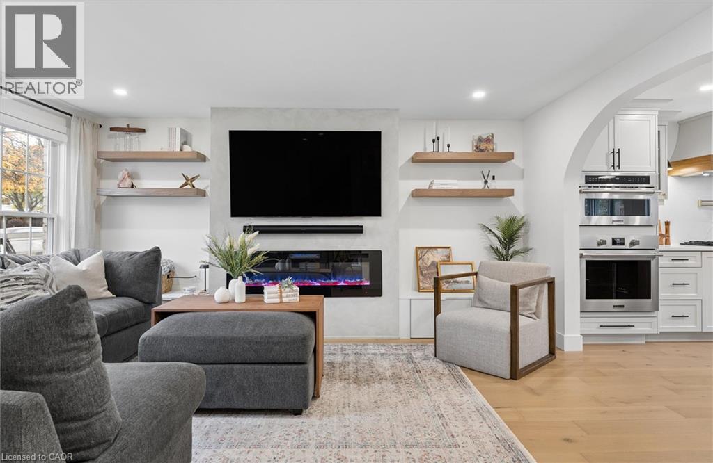 128 SUNPOINT Crescent