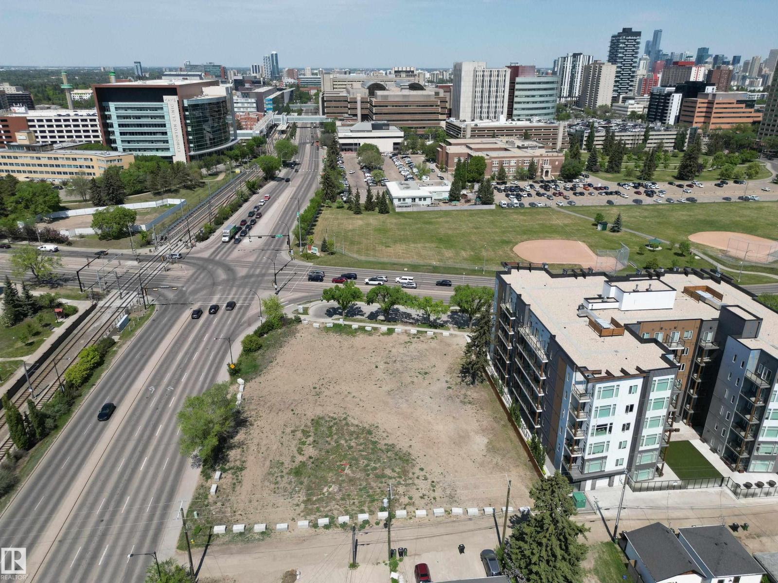 7915 114 ST NW NW