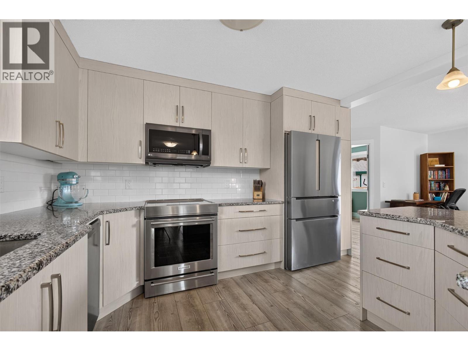 3493 Oak Crescent
