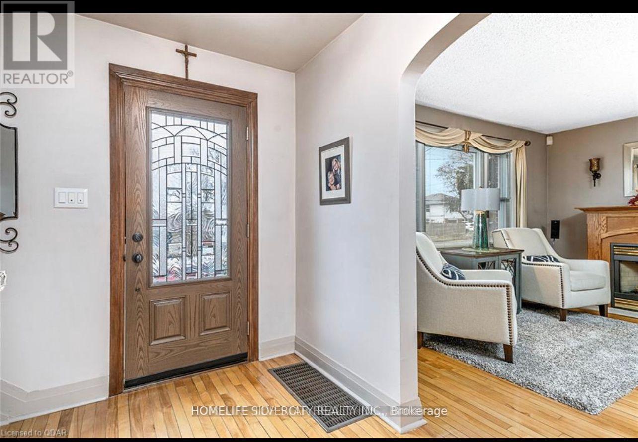 327 VICTORIA AVENUE