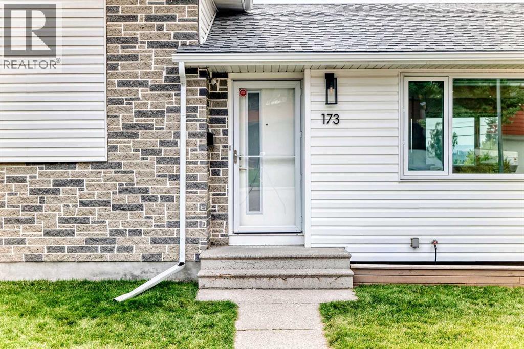 173 Cornwallis Drive NW