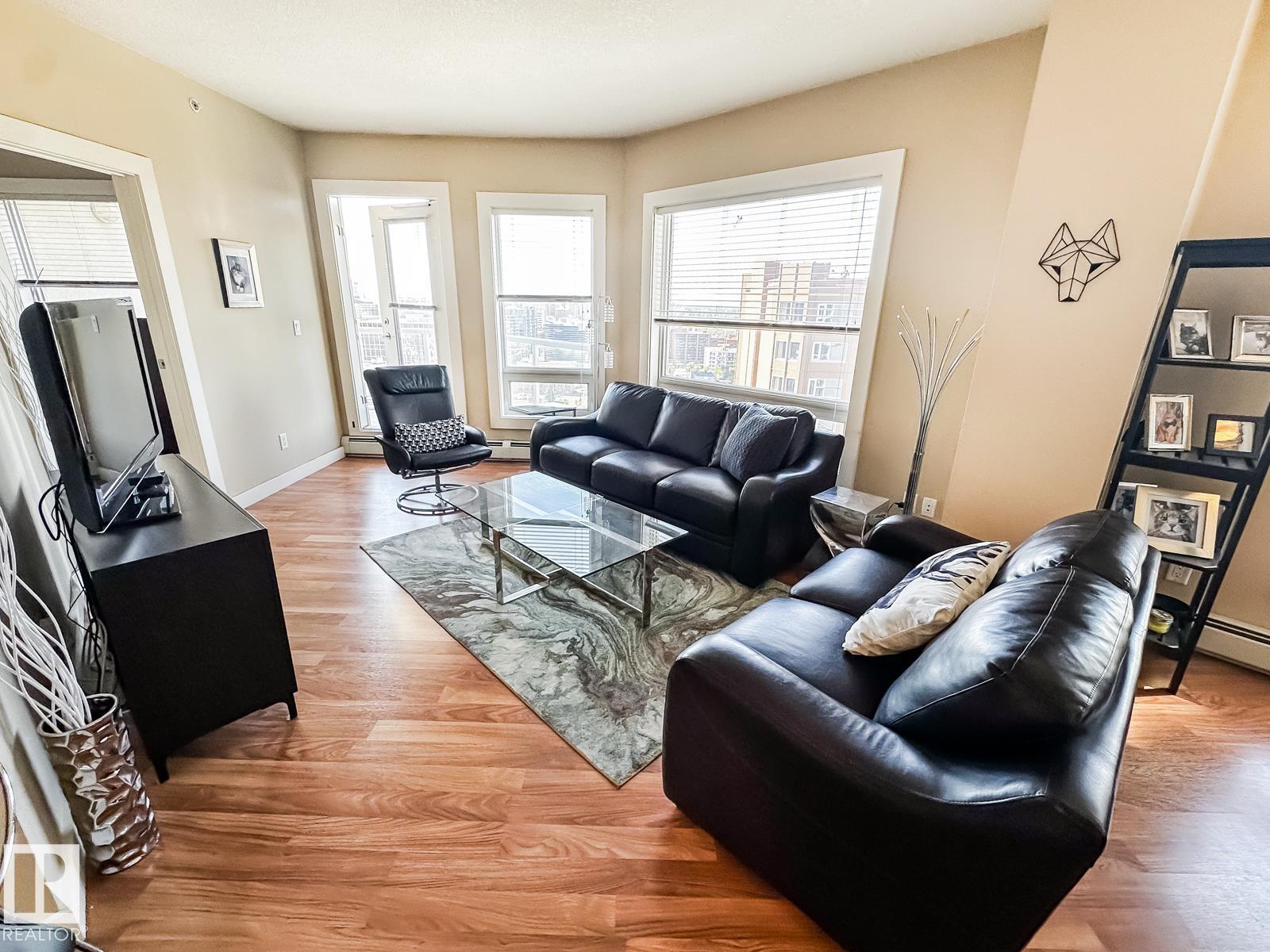 #1901 10136 104 ST NW
