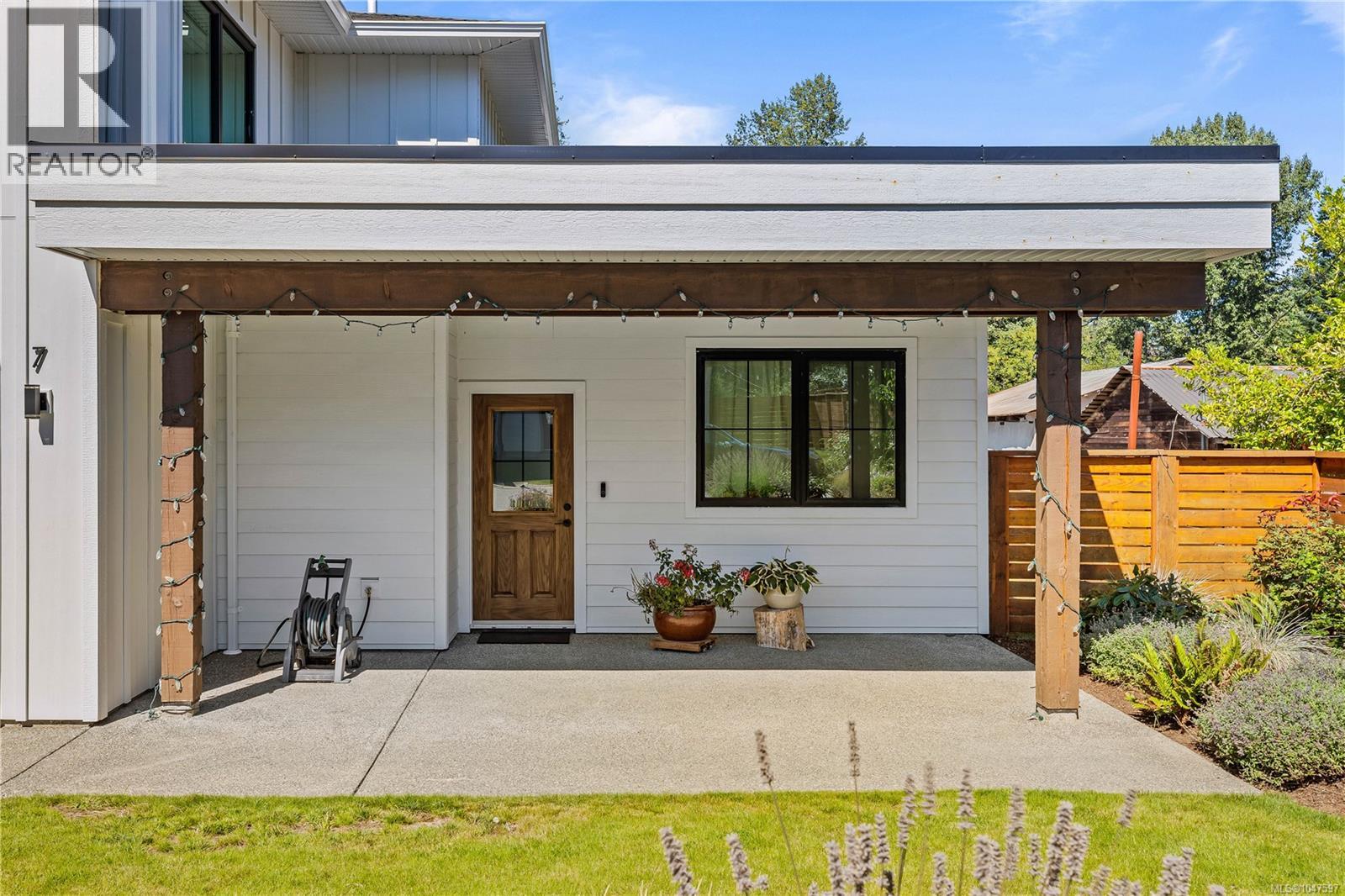7 1090 Evergreen Rd