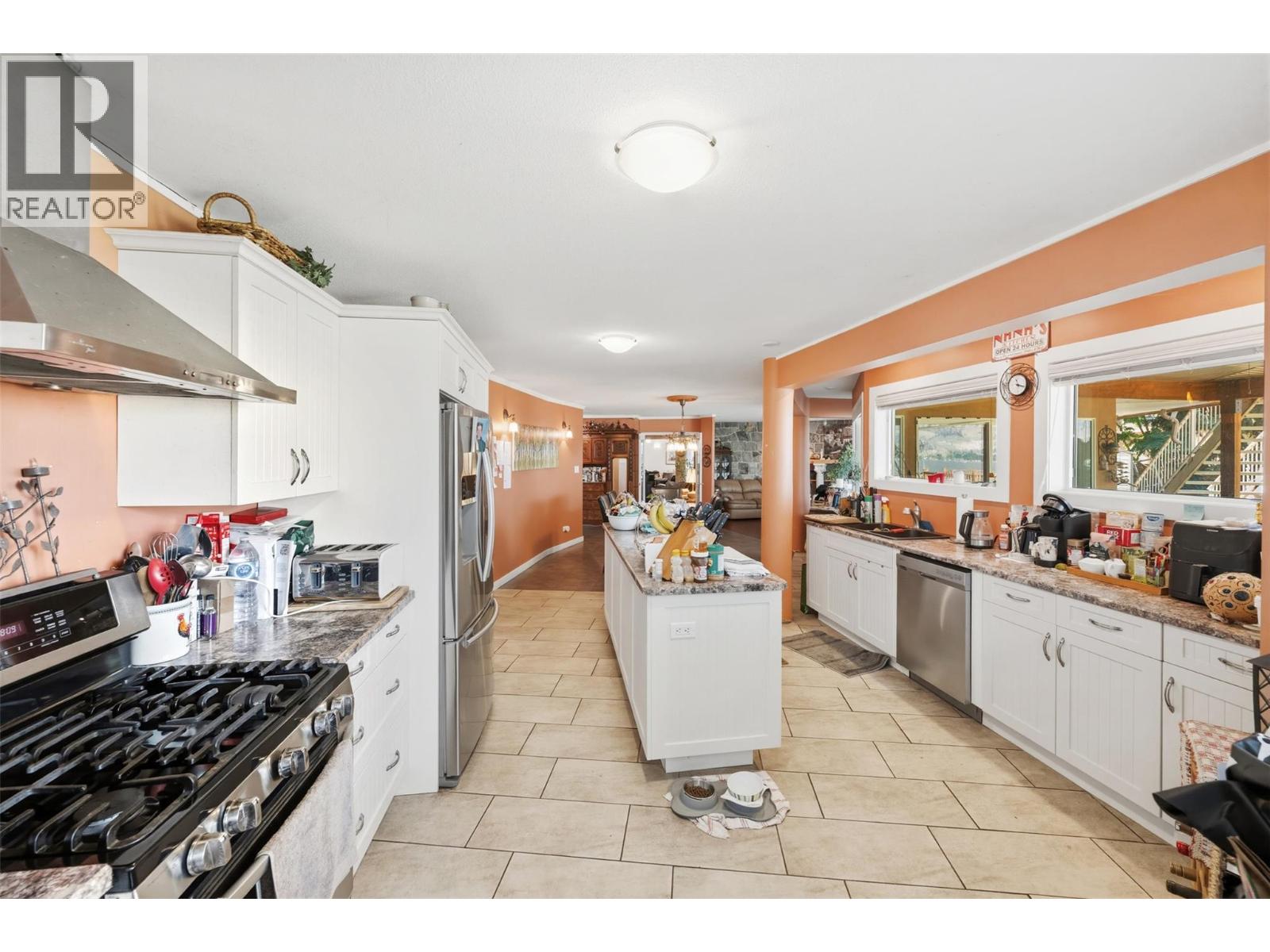 3935 Lakeside Road