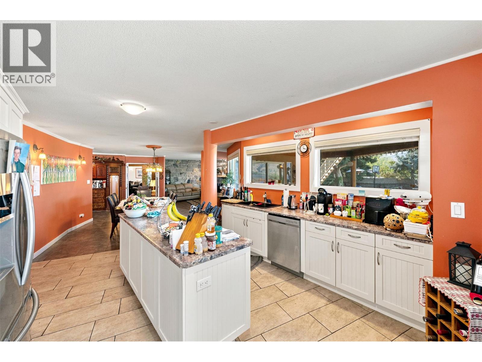 3935 Lakeside Road