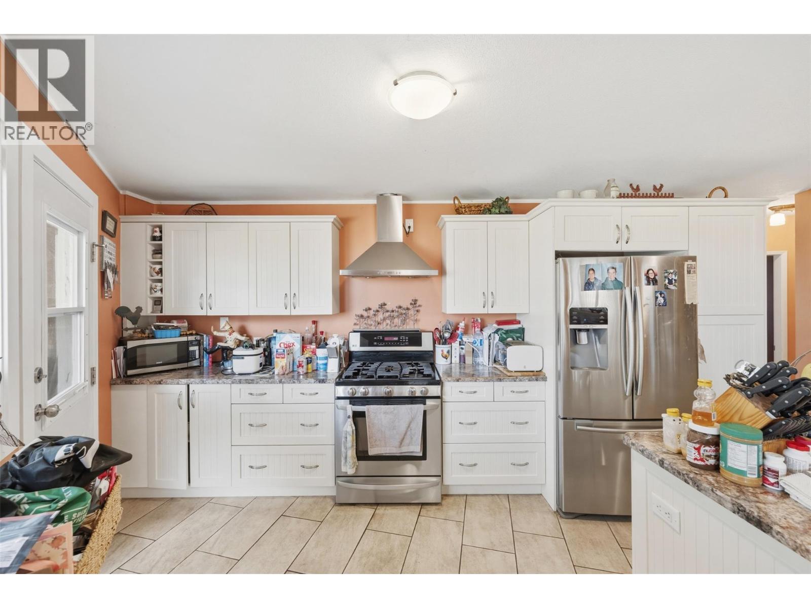 3935 Lakeside Road