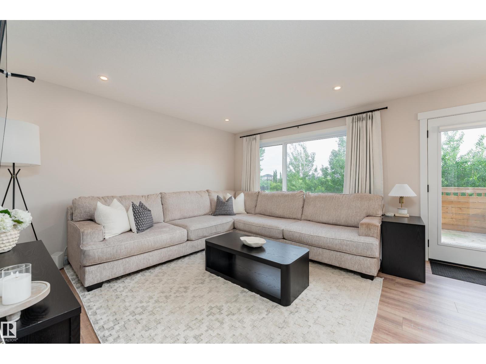 584 MEADOWVIEW DR