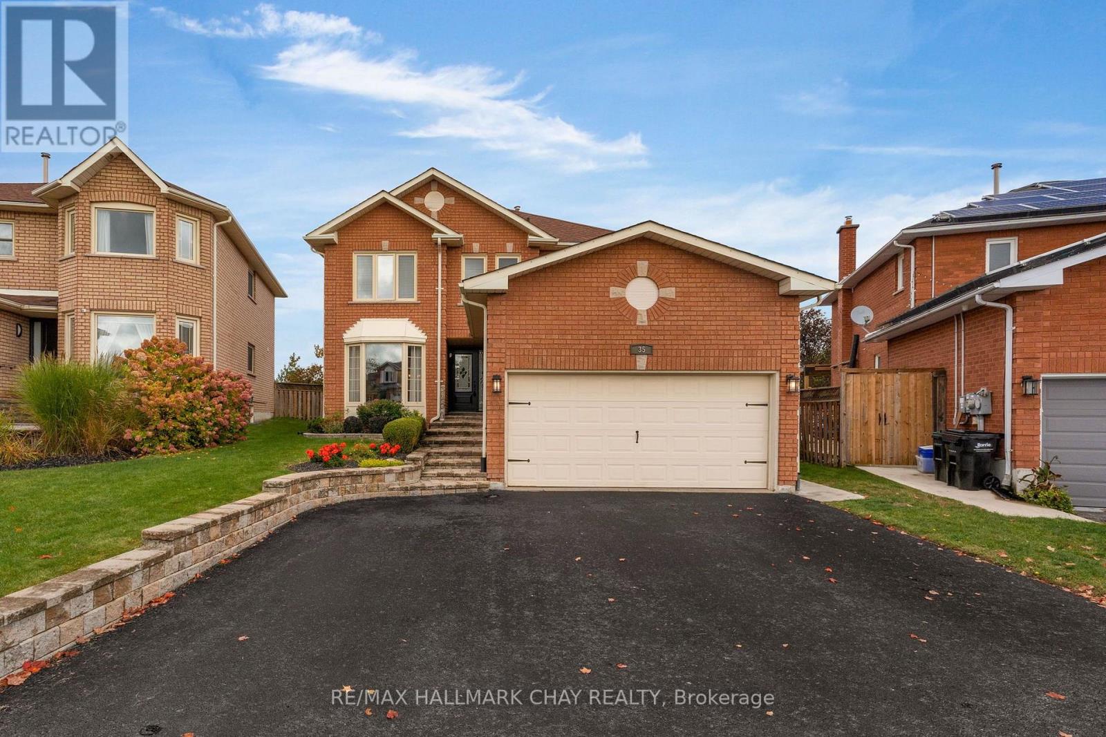 35 GRASETT CRESCENT