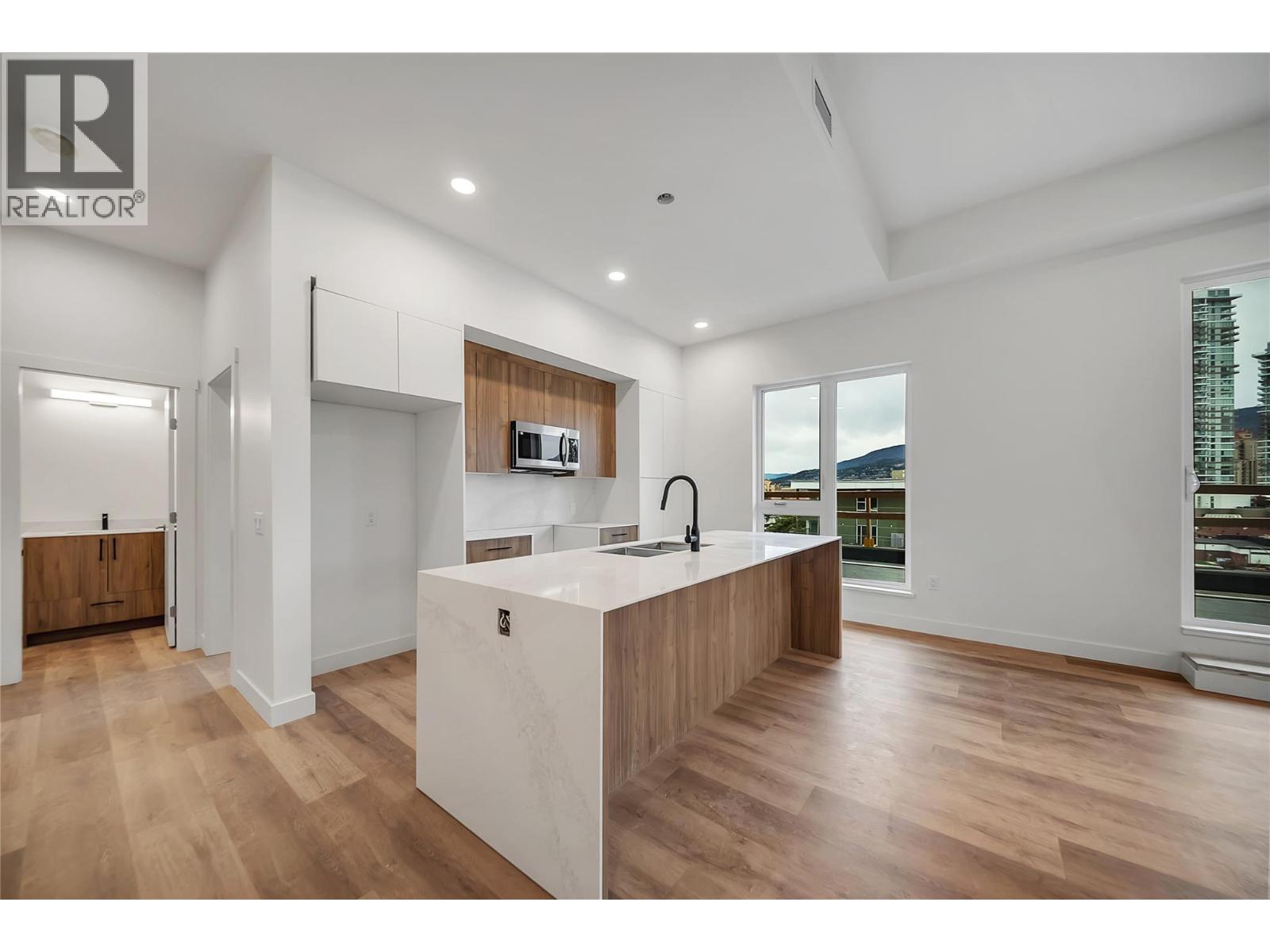647 Clement Avenue Unit# 611