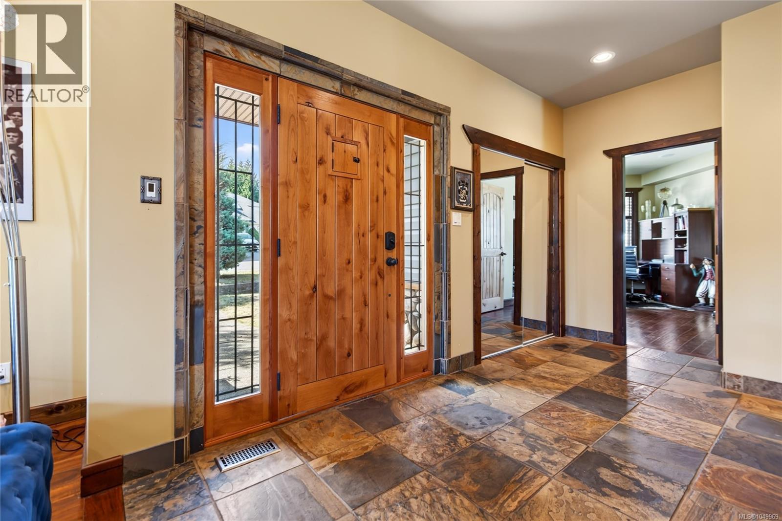 1321 Clear View Pl