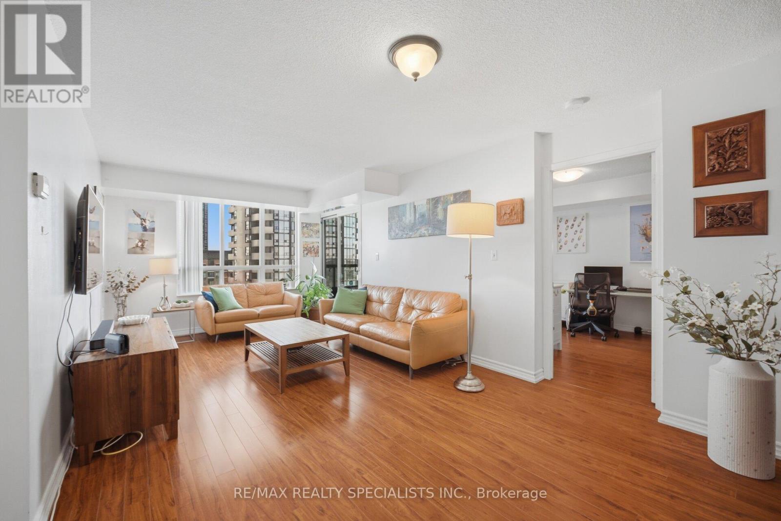 707 - 335 RATHBURN ROAD W