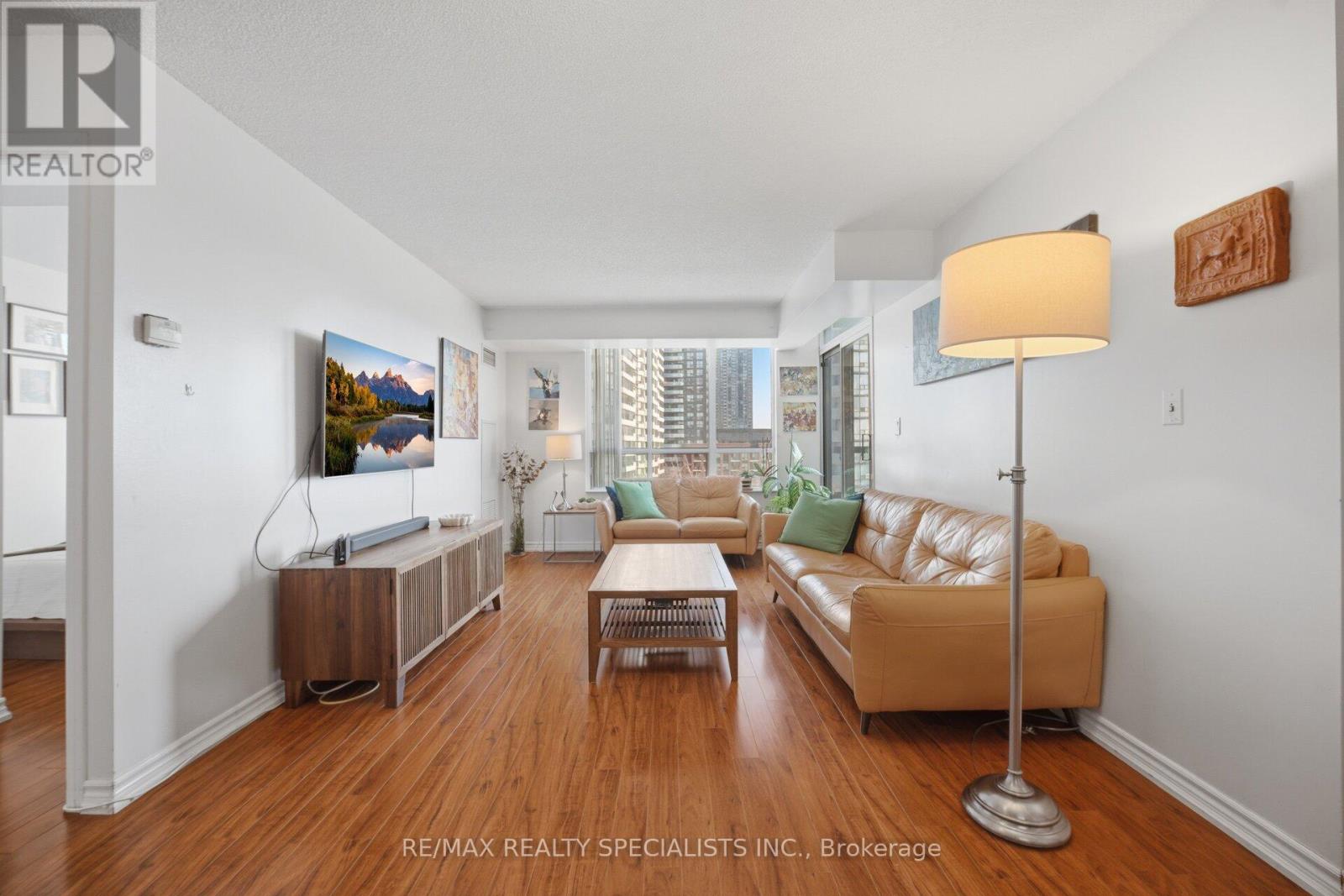 707 - 335 RATHBURN ROAD W
