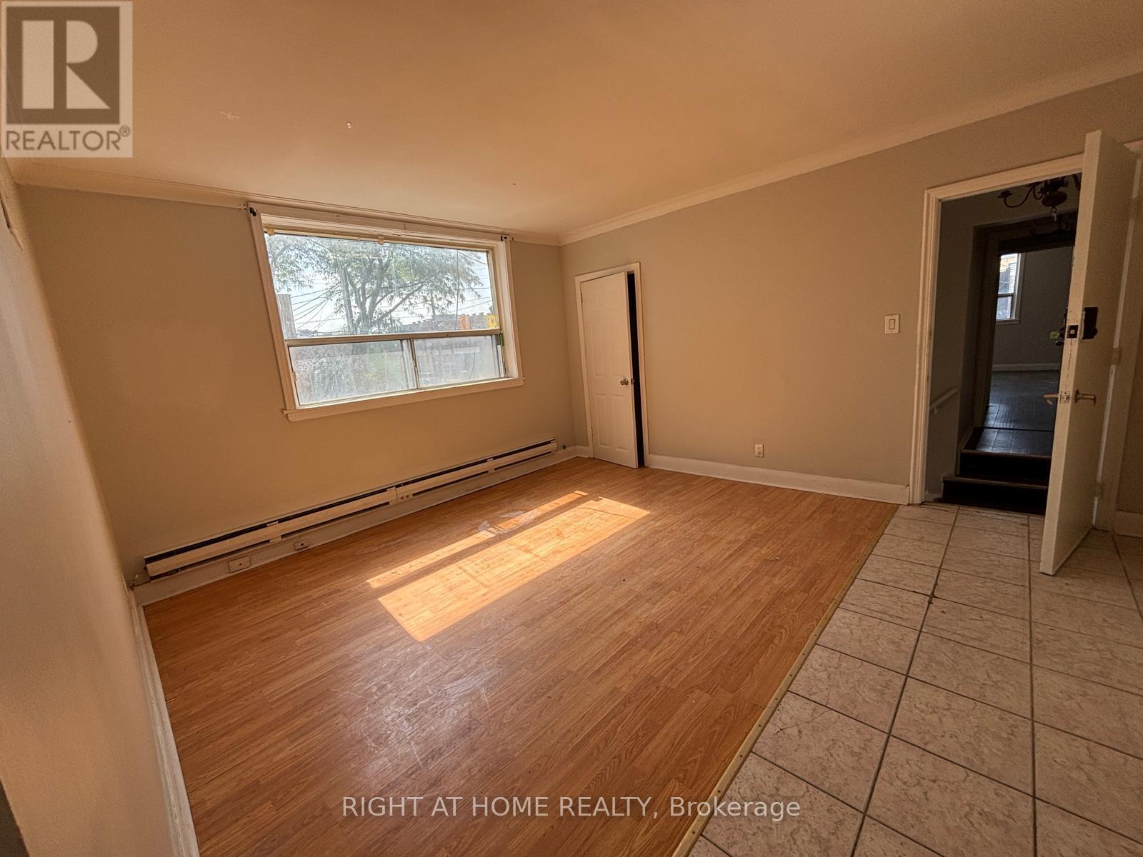 UNIT 1 UPPER - 503 OAKWOOD AVENUE