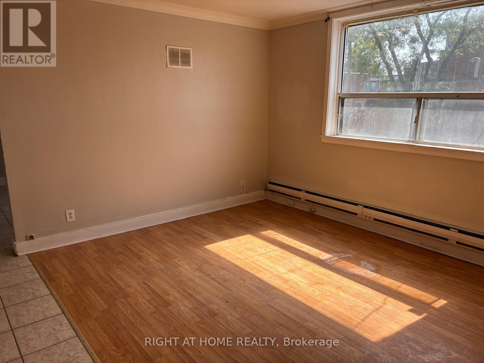 UNIT 1 UPPER - 503 OAKWOOD AVENUE