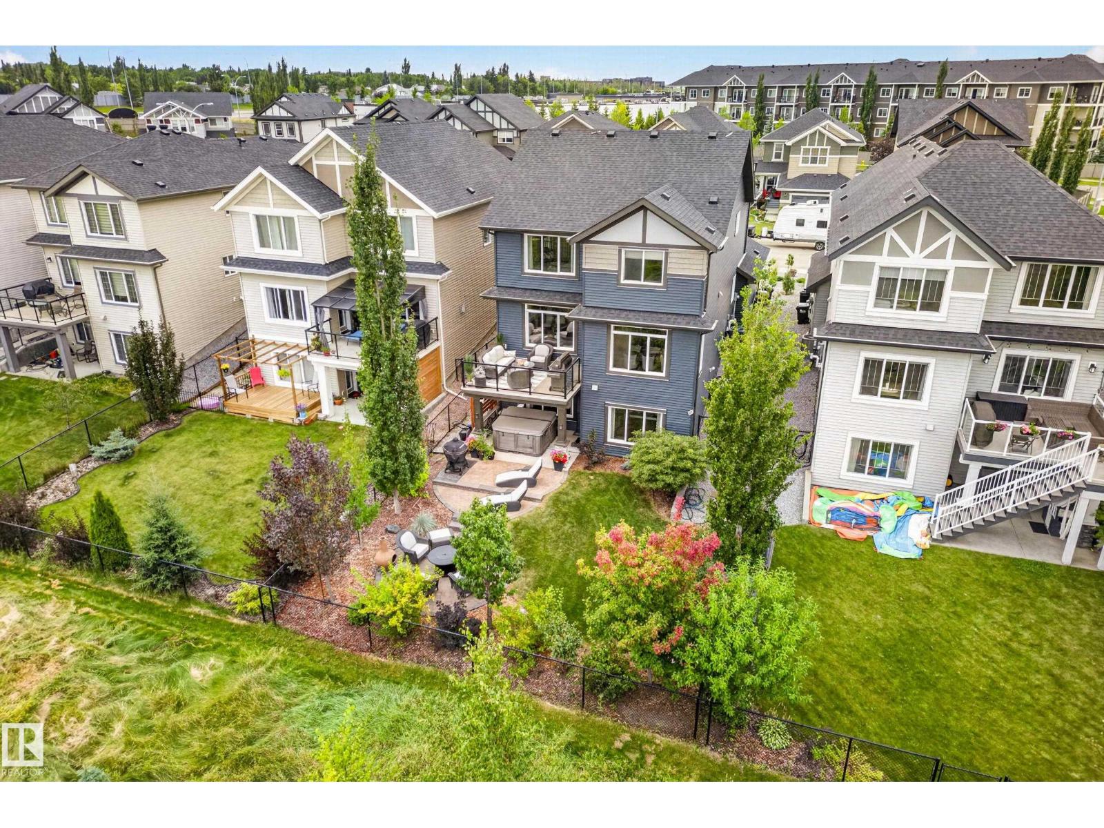 15 ALTADENA PT NW