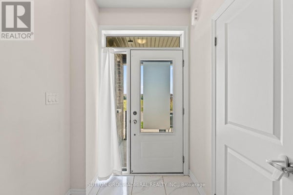 4 Rochester Dr, Barrie, ON 5