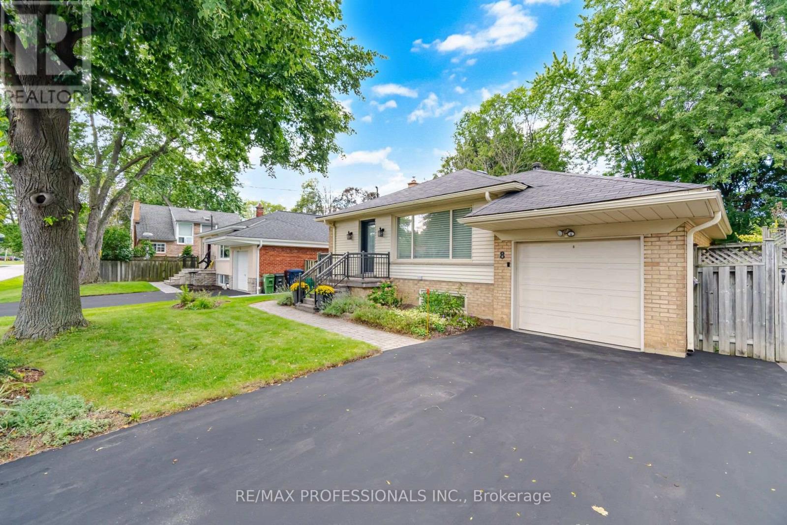 8 BEAVERBROOK AVENUE