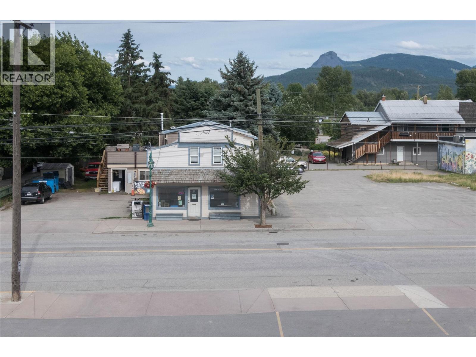 2037 Shuswap Avenue
