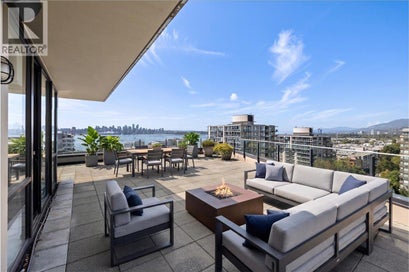 PH2 124 W 1ST STREET North Vancouver BC V7M 3N3