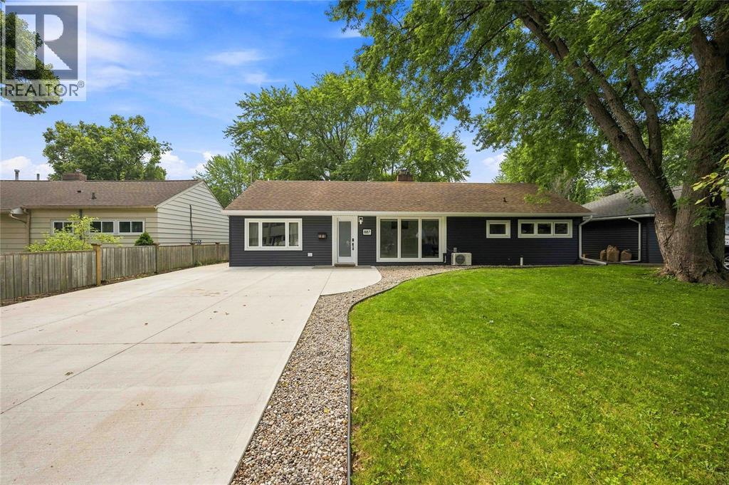 887 MCCAW STREET, SARNIA, ON N7V 2X4 - Image 1956387132.jpeg?d=l