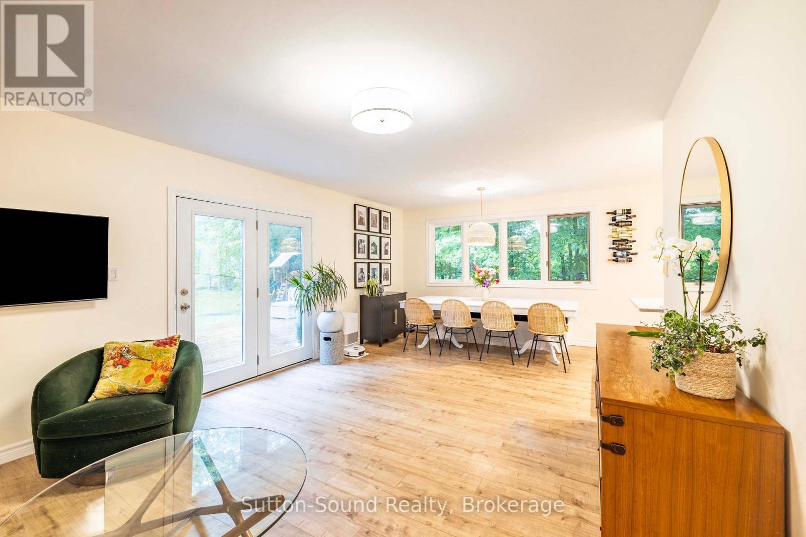 4 MAPLEWOOD DRIVE