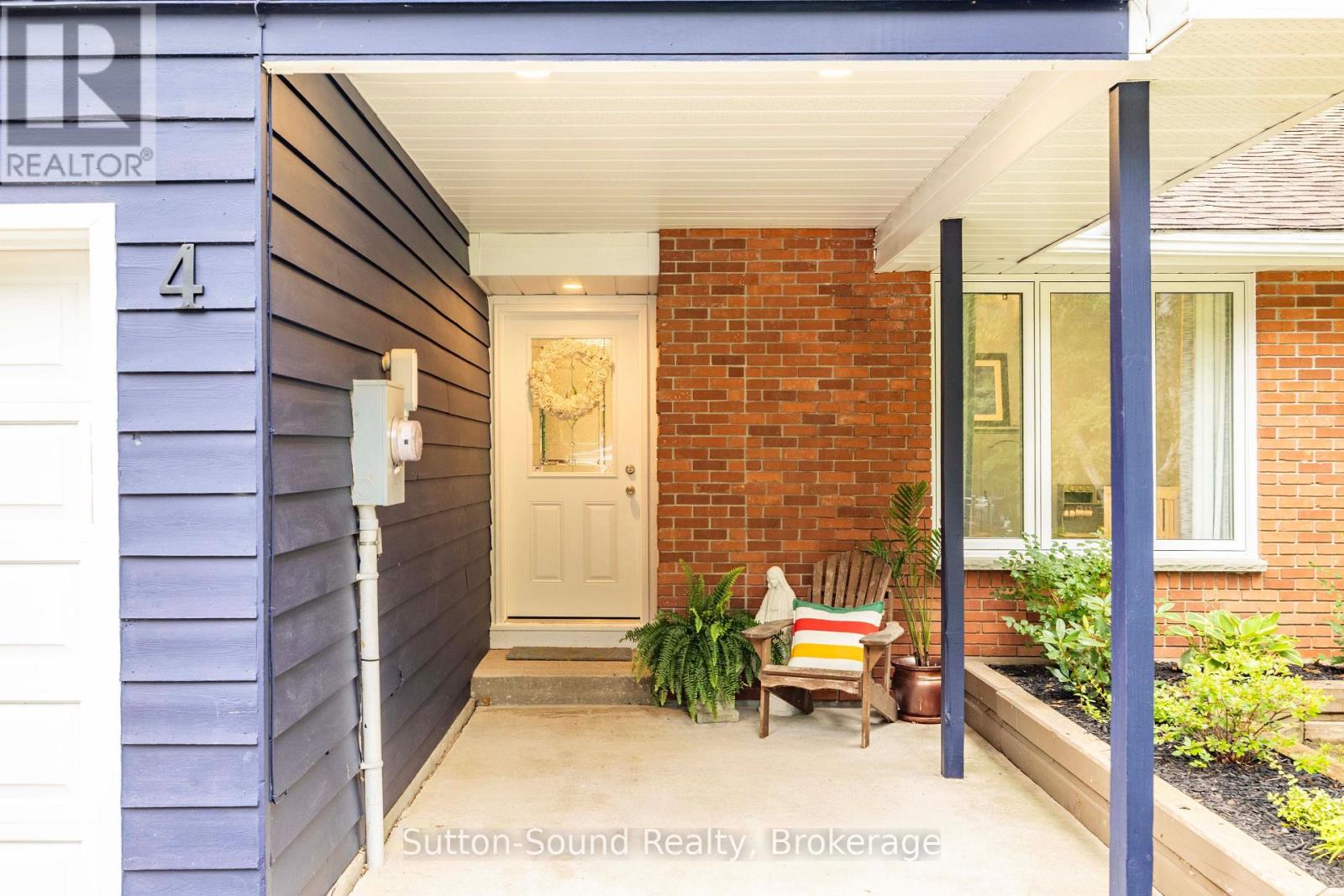 4 MAPLEWOOD DRIVE