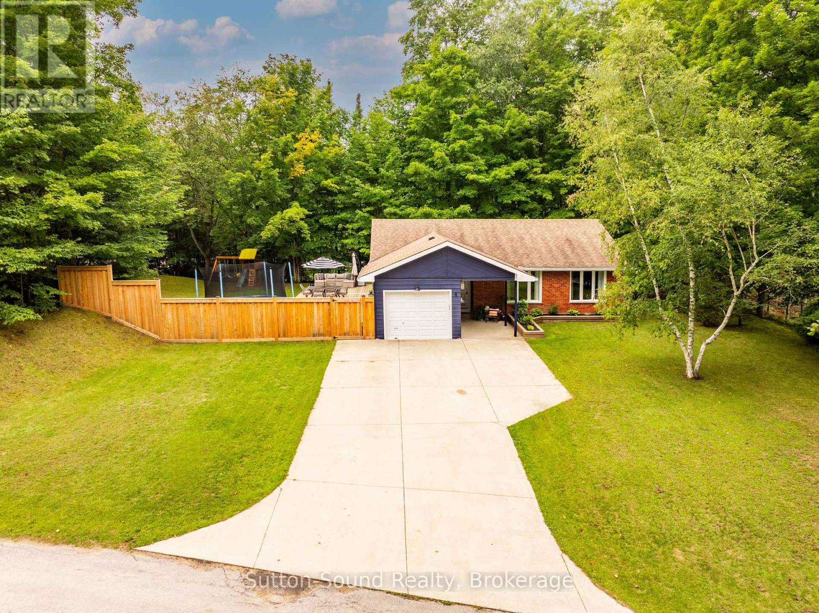 4 MAPLEWOOD DRIVE