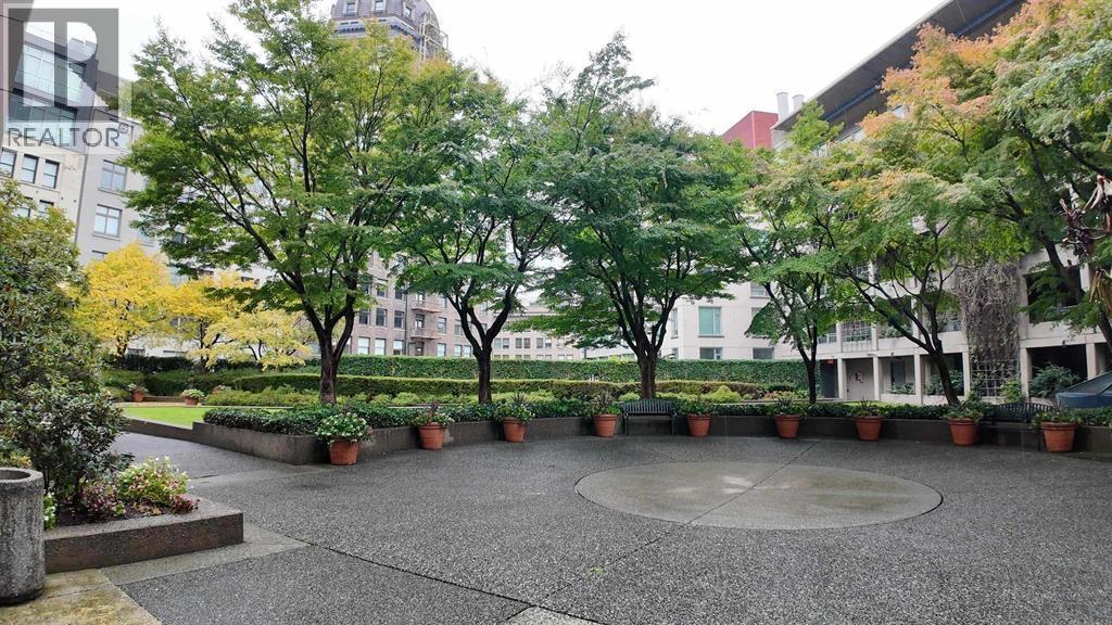 2304 183 KEEFER PLACE
