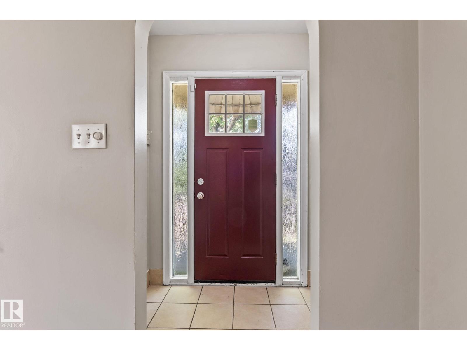 11811 70 ST NW