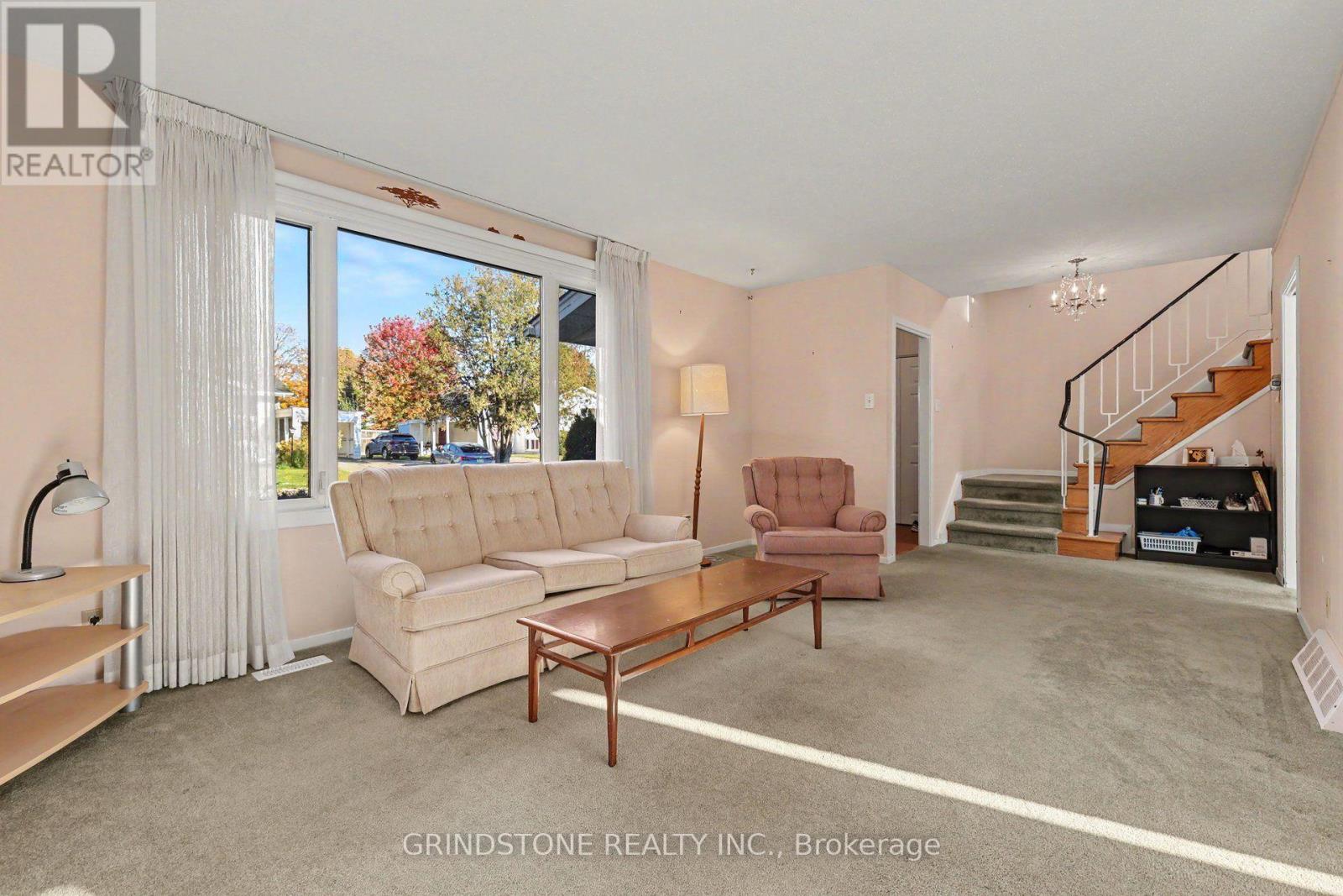 22 LAVINA CRESCENT