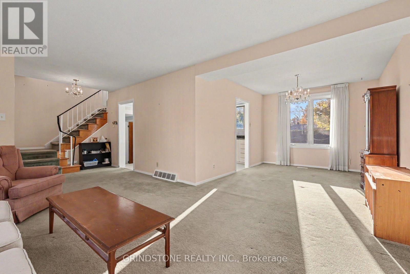 22 LAVINA CRESCENT