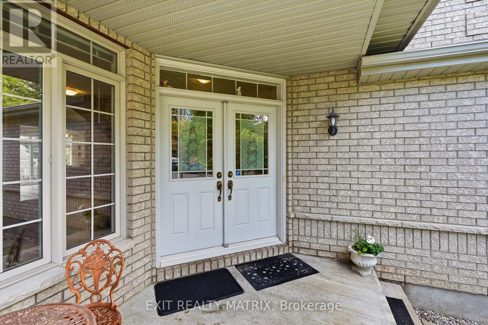 2310 GLANDRIEL CRESCENT - Photo 4