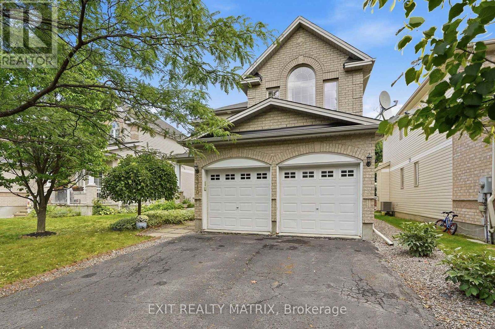 2310 GLANDRIEL CRESCENT - Photo 2