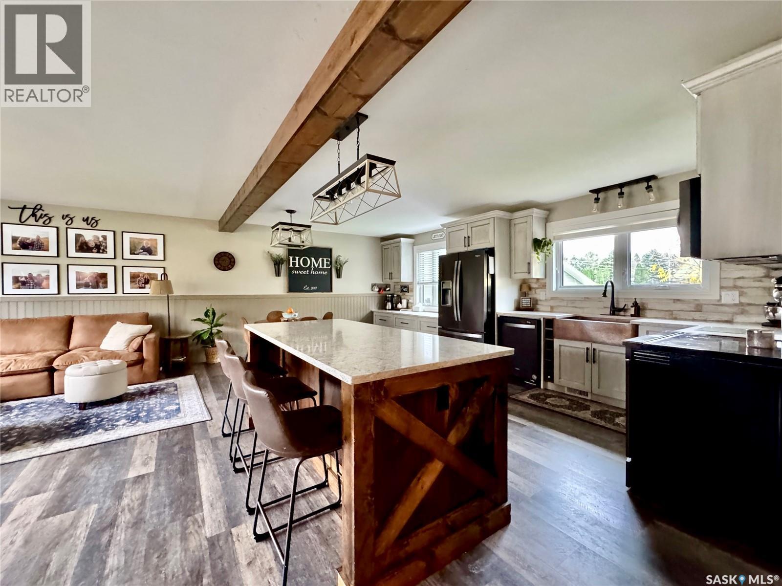 528 Westview CRESCENT