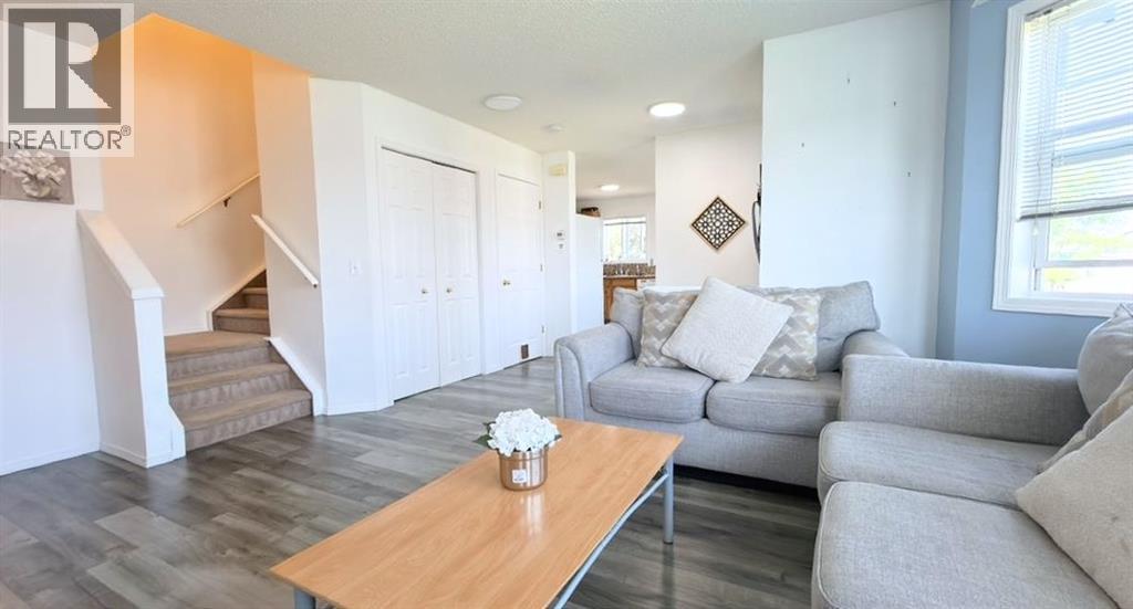 16 Canoe Close SW