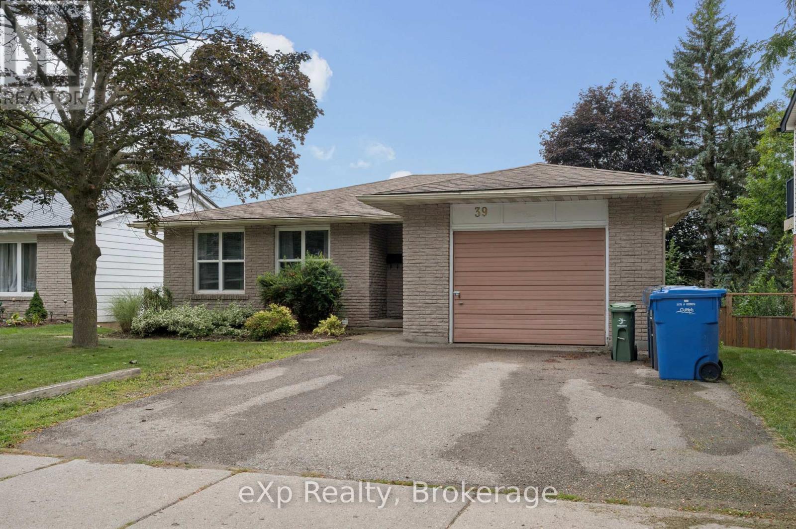 39 KEATS CRESCENT