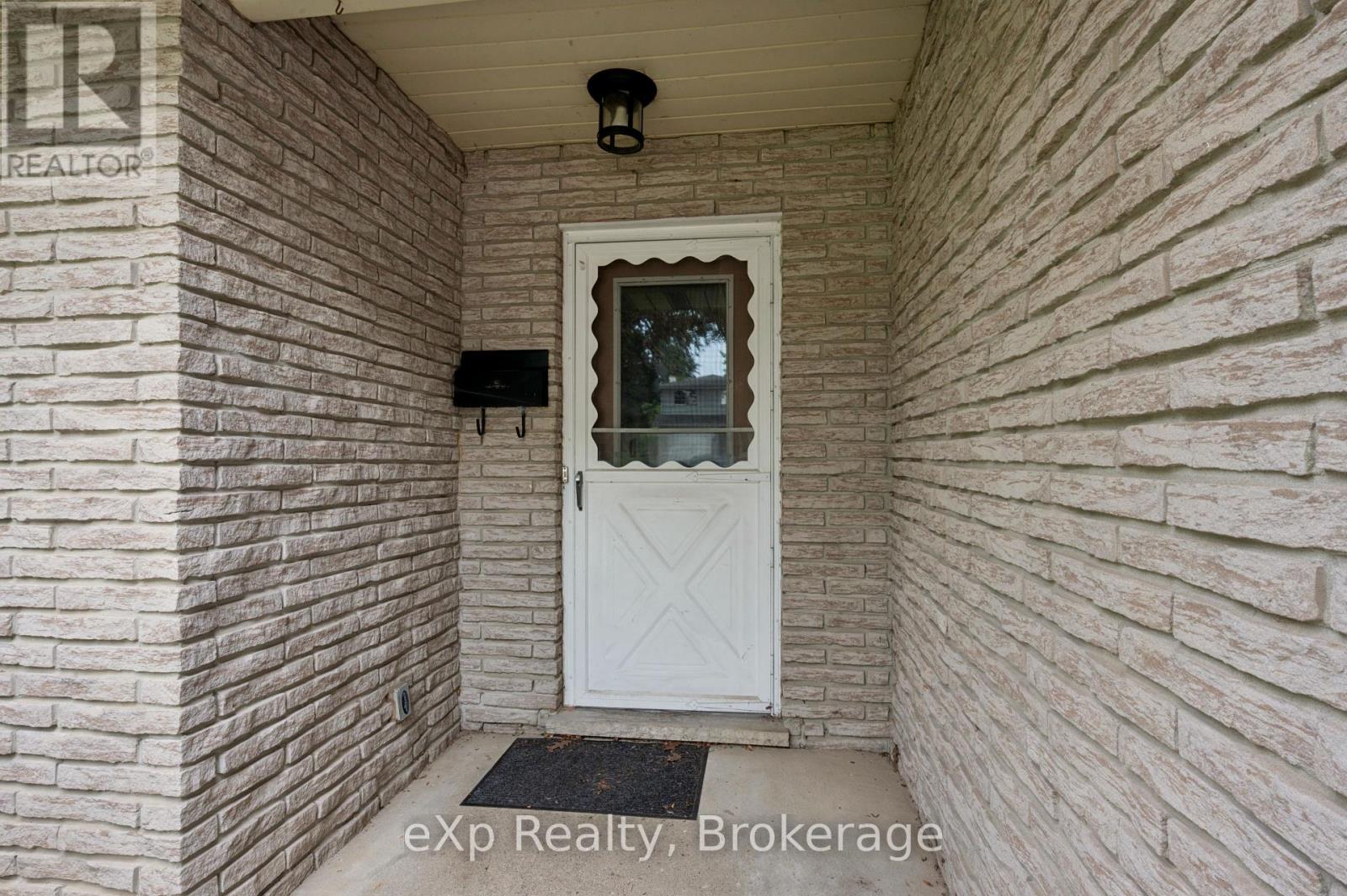 39 KEATS CRESCENT