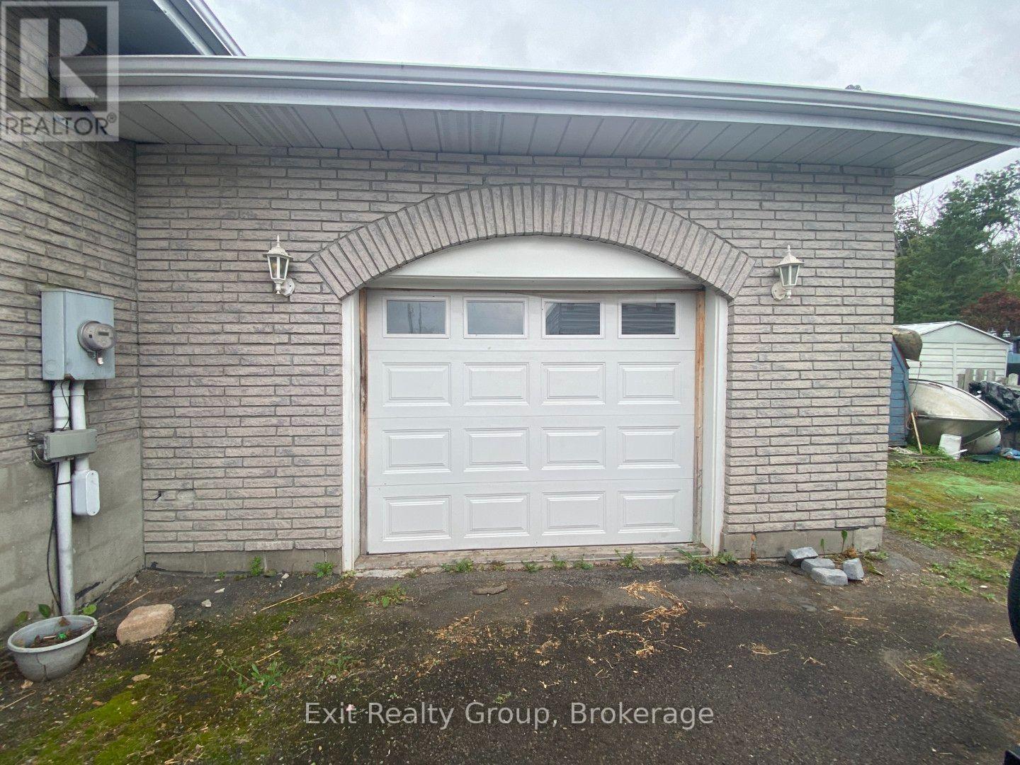 130 PETERSON STREET - Photo 3