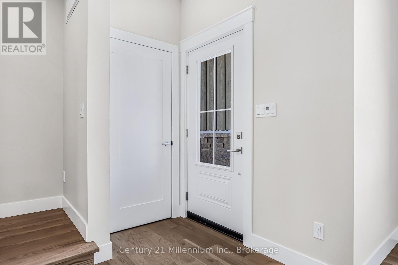 3 GRENVILLE STREET N