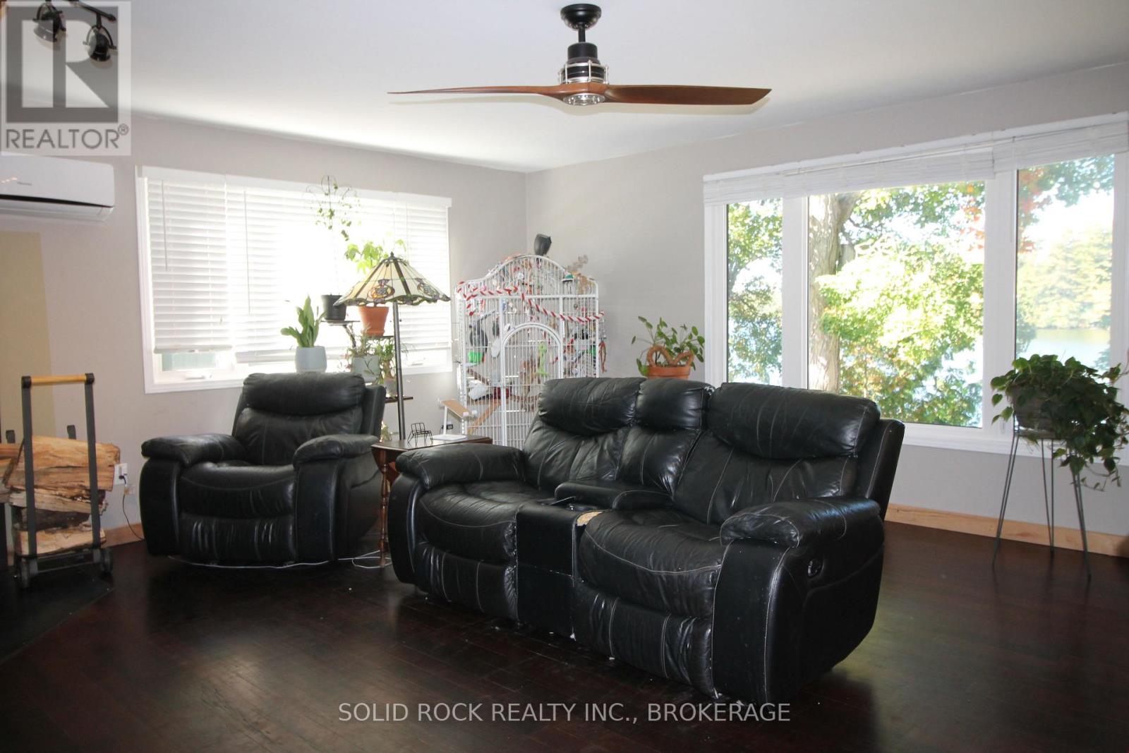 1127 PERRY LANE