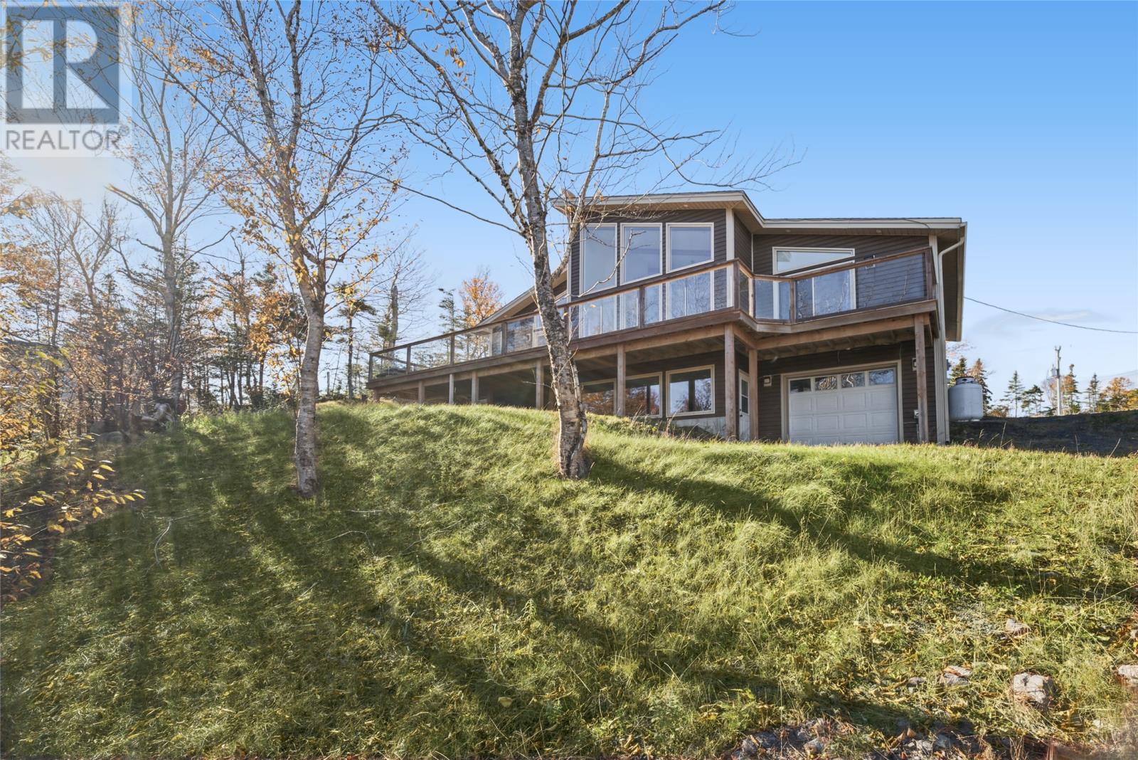 9 Lakeside Drive