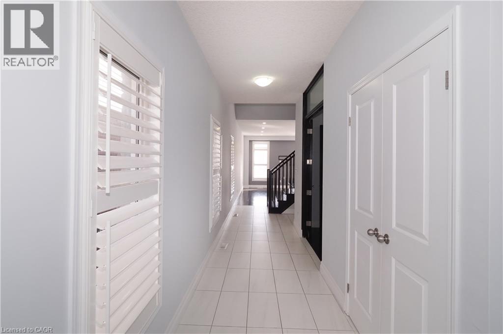 296 COUNTRYSTONE Crescent Unit# Upper