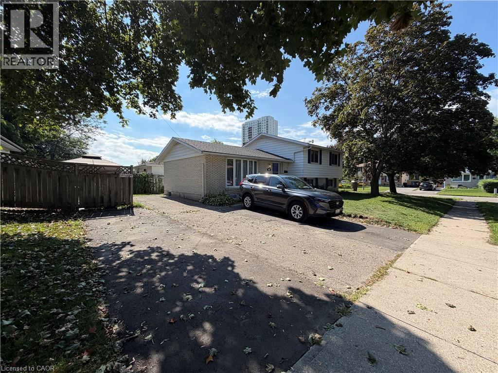 148 PEPPERWOOD Crescent Unit# Upper