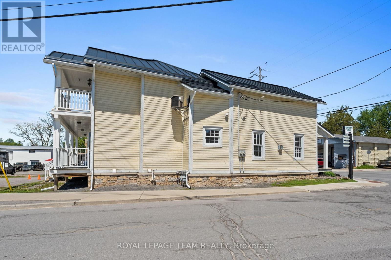 5550 MANOTICK MAIN STREET