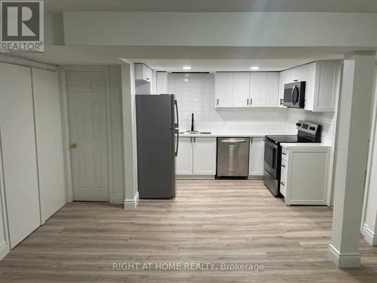 727 Down Cres, Oshawa (Donevan), ON 5