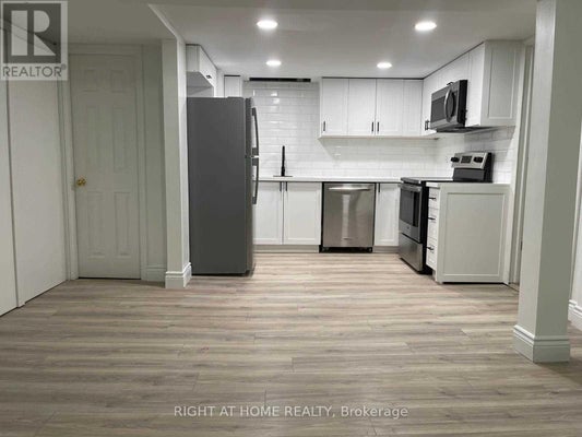 727 Down Cres, Oshawa (Donevan), ON 2