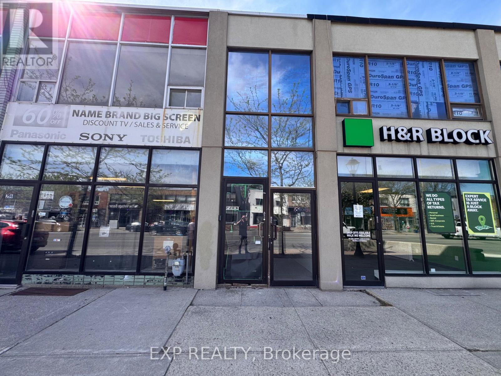 1 - 256 LAKESHORE ROAD E