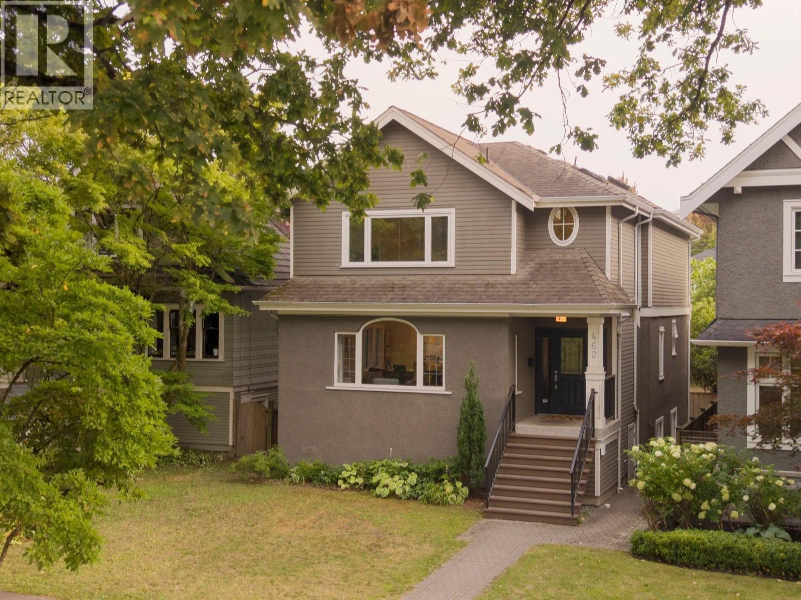 462 W 22ND AVENUE